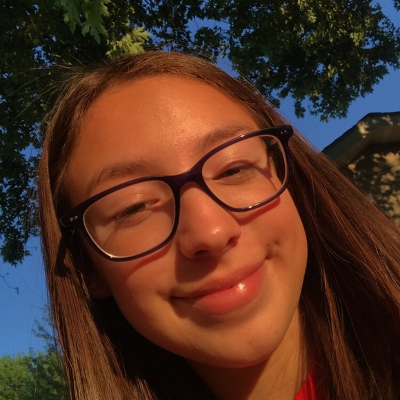 Meet your Posher, Olivia - Picture 1 of 1